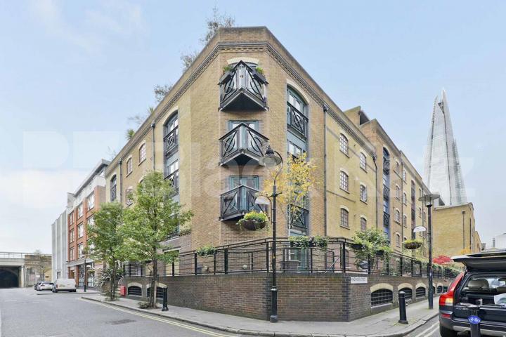 Bright and airy penthouse apartment near London Bridge Station Lion Court, Shand Street, London Bridge